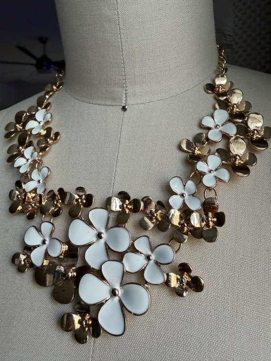 Fashion Jewelry Jewelry - Fashion Elegant Gold & White Enameled Floral Bib 16” + 3” Extension Necklace